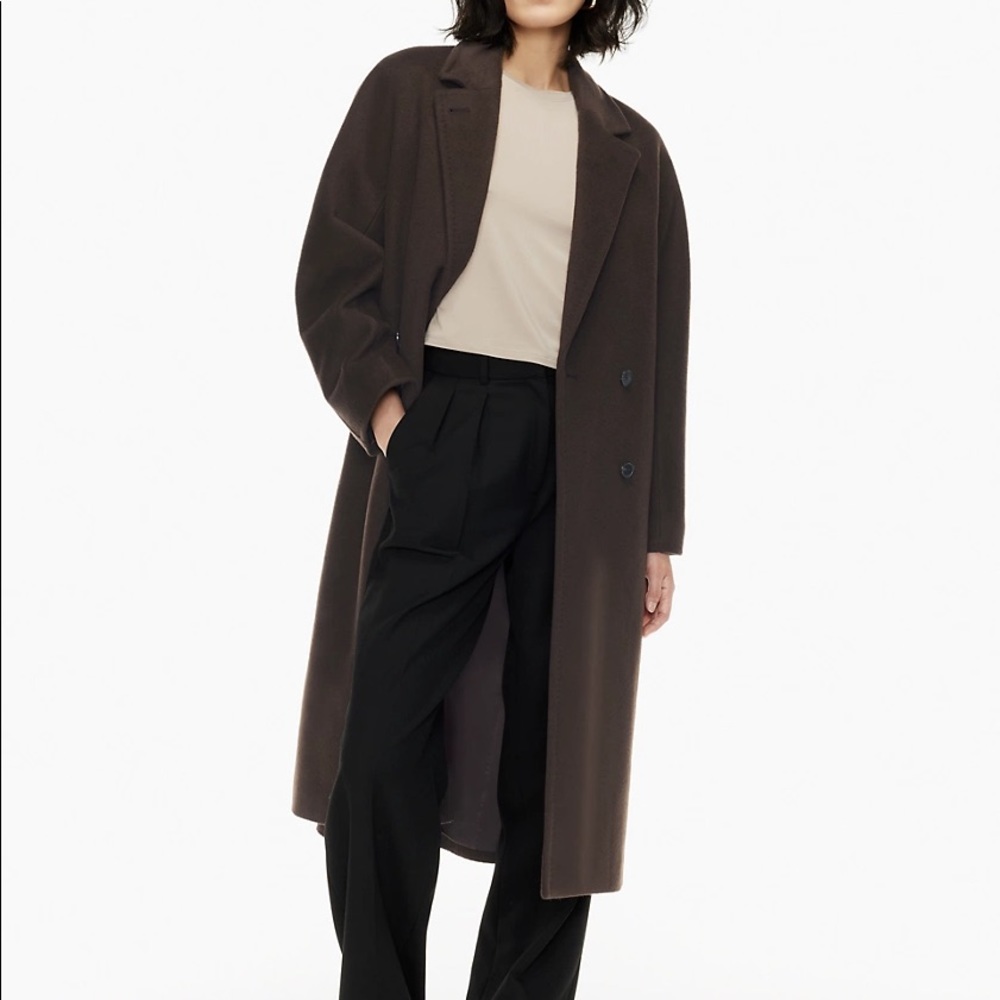 Babaton
The Slouch
Oversized, double-breasted wool coat